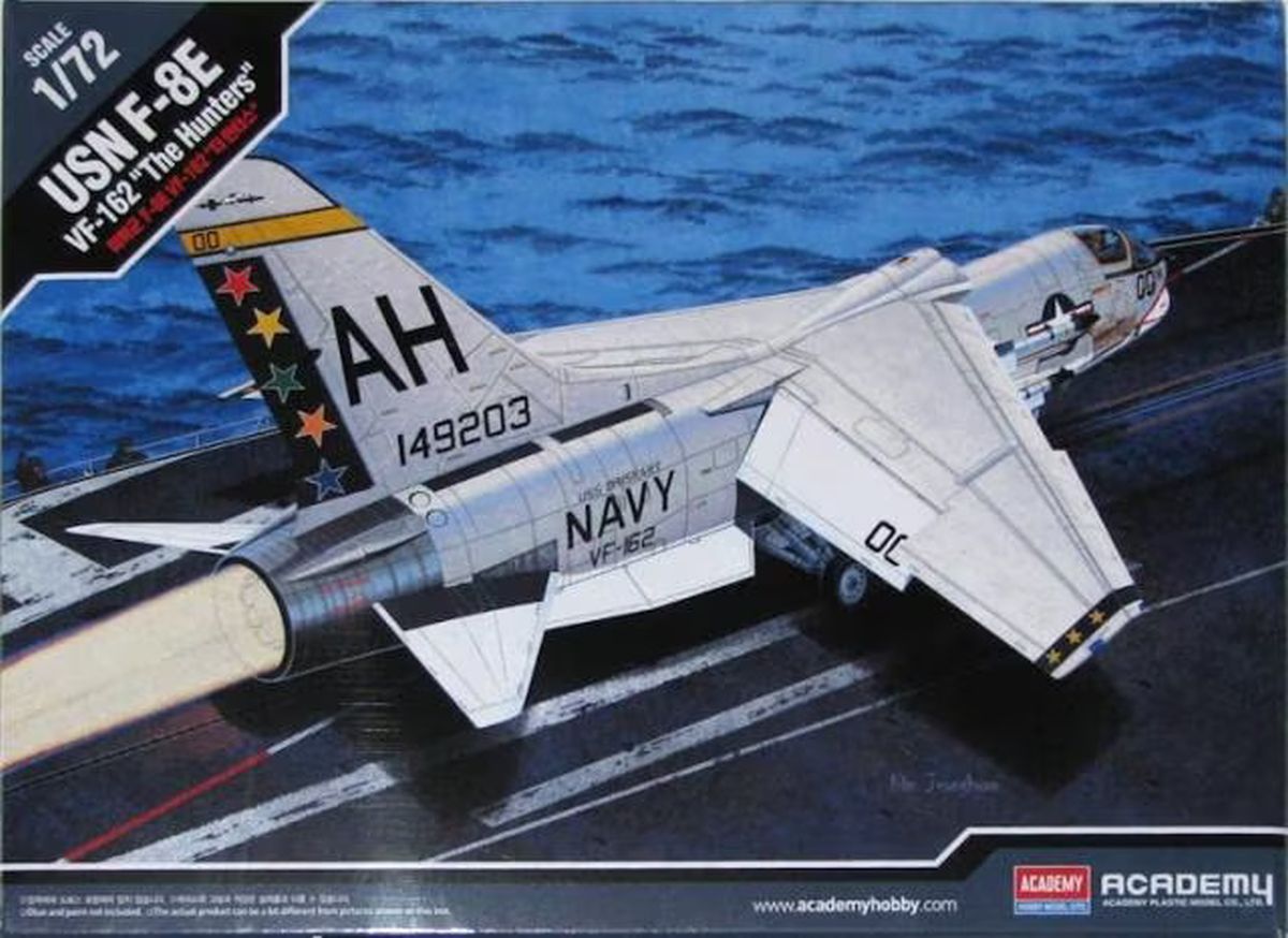 Academy Model 12521 F-8E VF-162 The Hunters USN