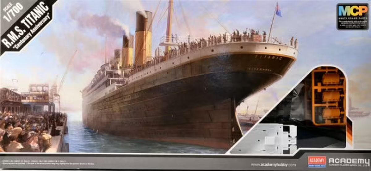 Academy Model 14214  RMS Titanic Centenary Edition