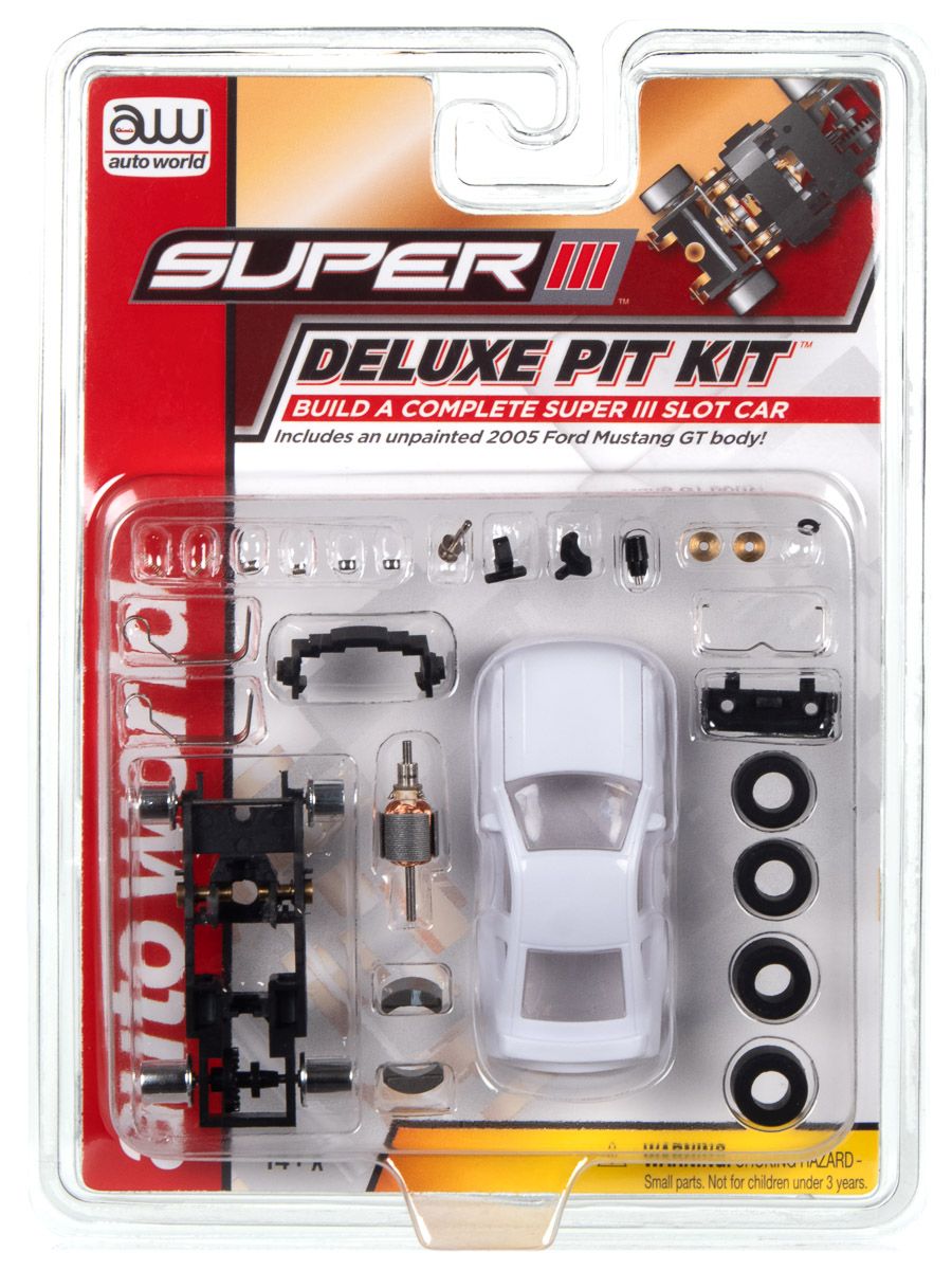 Auto World HO SLOT CAR SuperIII Deluxe Pit Kit (w/2005 Mustang GT) Part TRX122