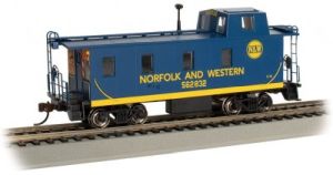 Bachmann Train 14003 HO Off-Set Cupola Caboose NW #562832