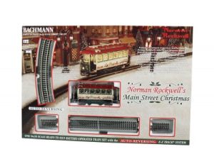Bachmann Train 25100 On30 Norman Rockwell Main Street Christmas Streetcar Set