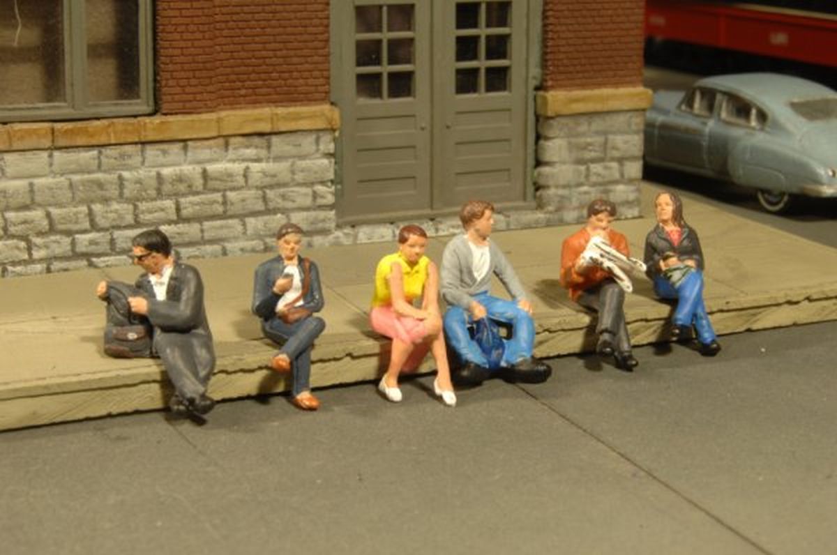 Bachmann Train 33261 N Seated Platform Passengers./6pc