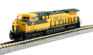 Kato USA Model Train 1767036 N AC4400CW Diesel CNW #8820/yel&grn