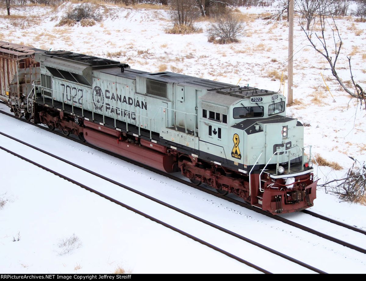 Kato USA Model Train 1768543DCC N SD70ACu CP Military Heritage #7022 (NAVY) w/ DCC