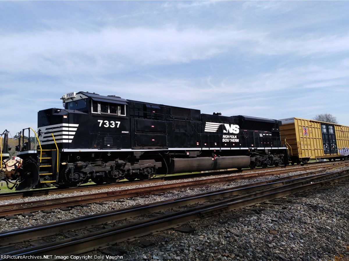 Kato USA Model Train 1768561DCC N SD70ACu NS #7337 (Cab HL) w/ DCC