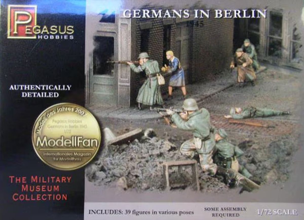 Pegasus Model 7228 Germans In Berlin 1945