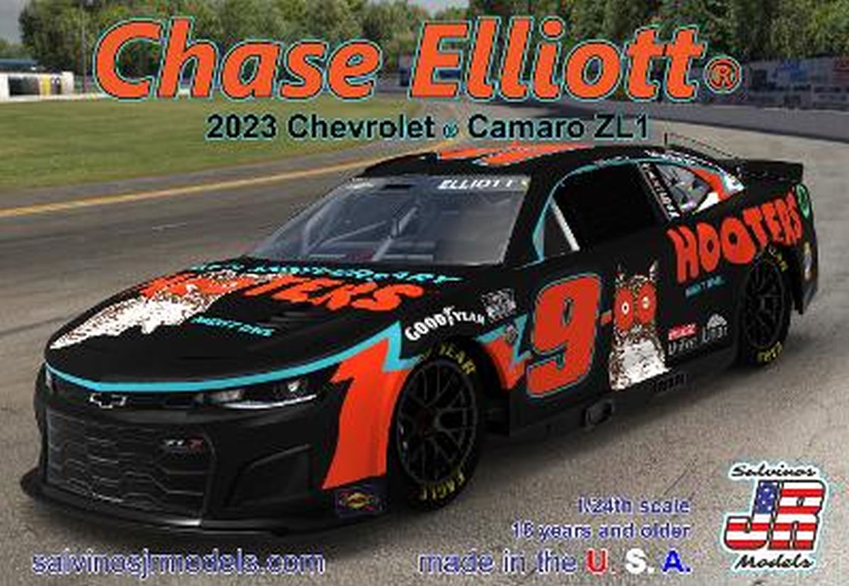 Salvino Jr. Model Company 38804 Hendrick Motorsports Chase Elliott 2023 Camaro Hooters