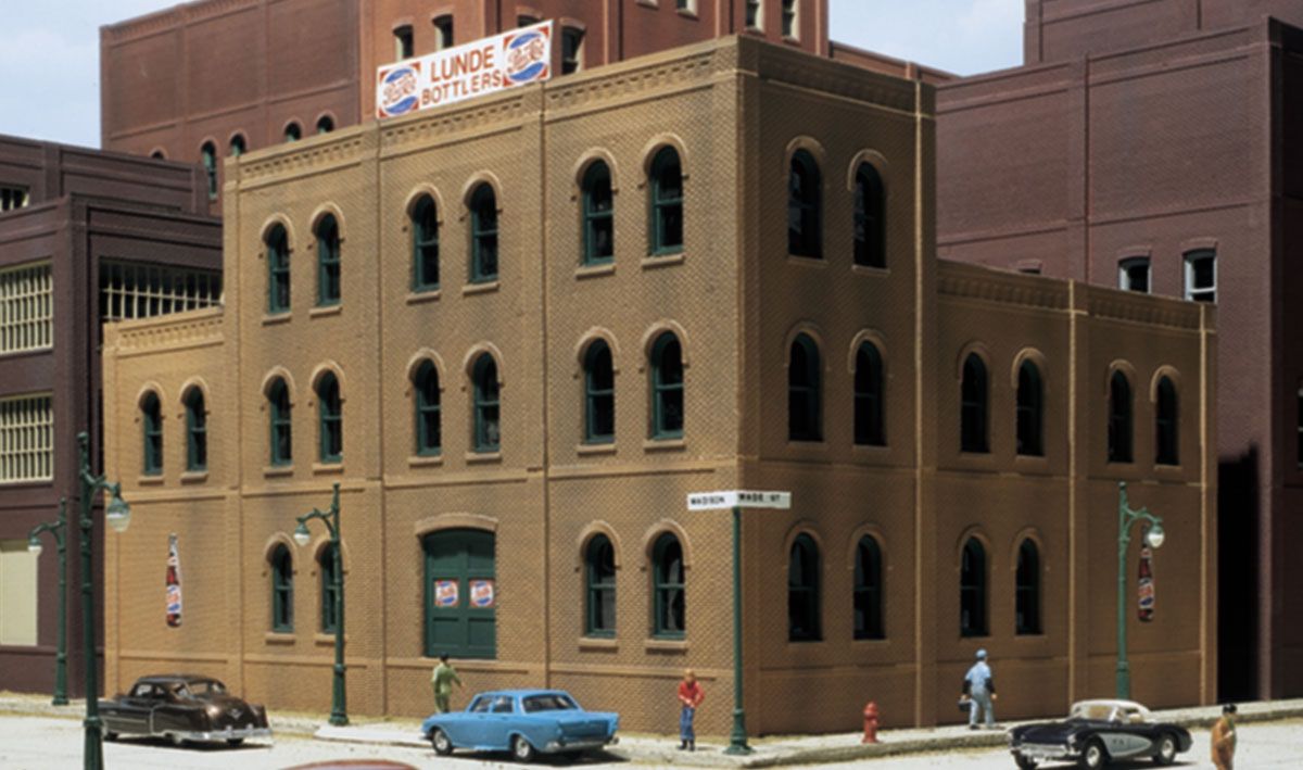 Woodland Scenics 36100 HO DPM Arched Window Industrial Building