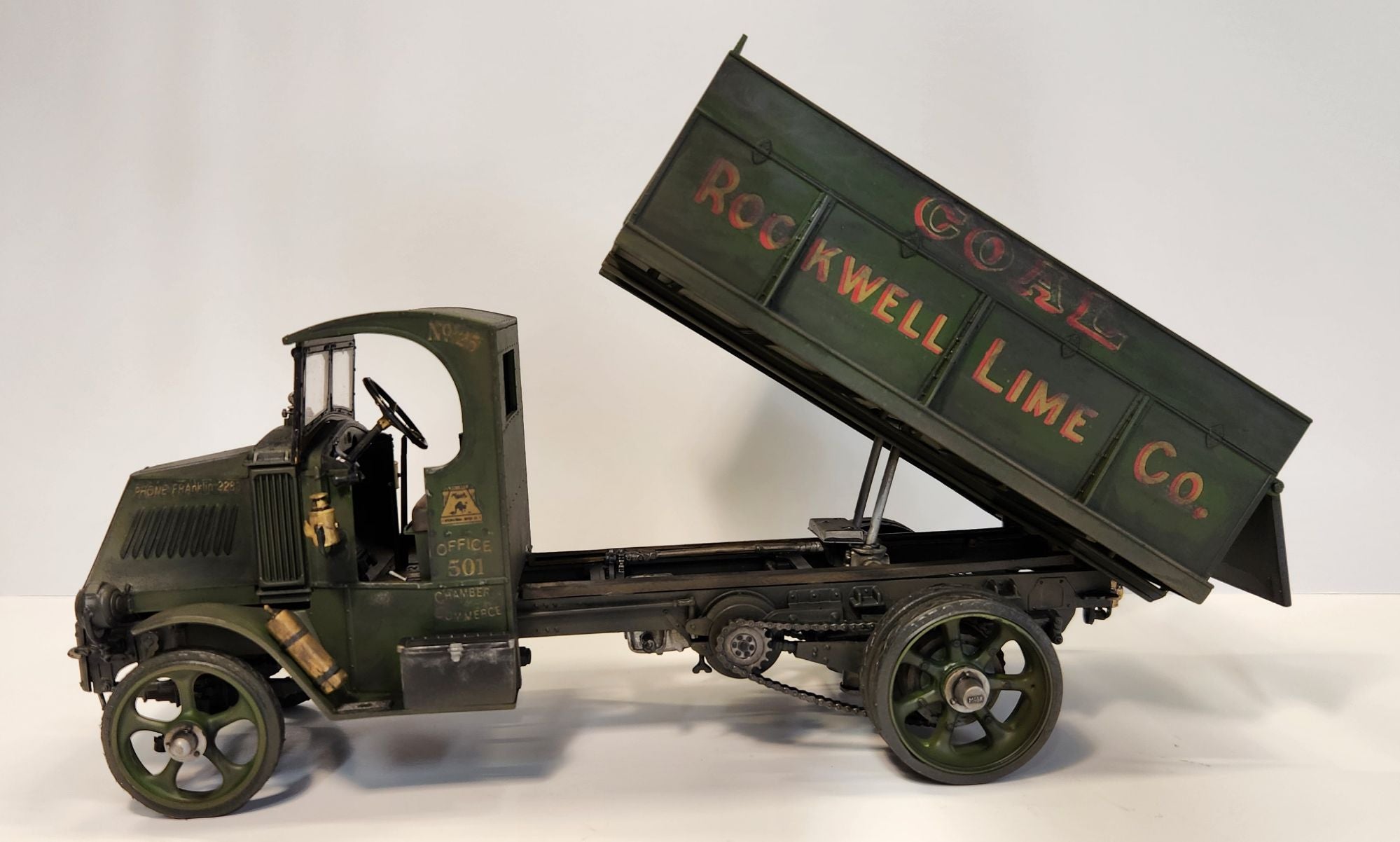 Atlantis Models 1926 Mack Bulldog Dump Truck 1:24 ALM 2400